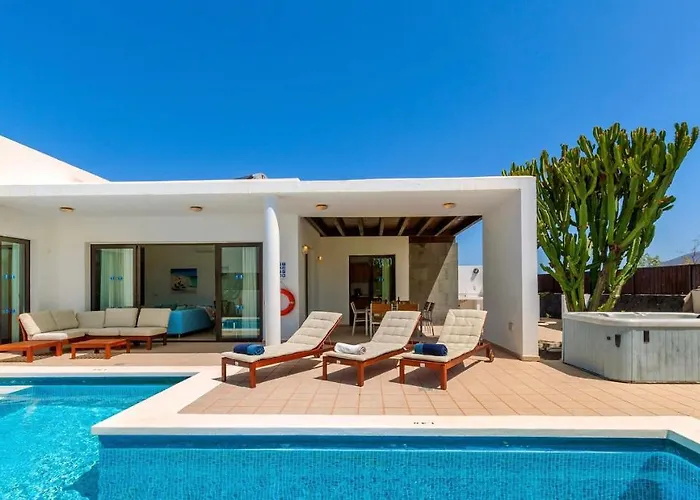 Jacks Place Playablanca Pool וילה